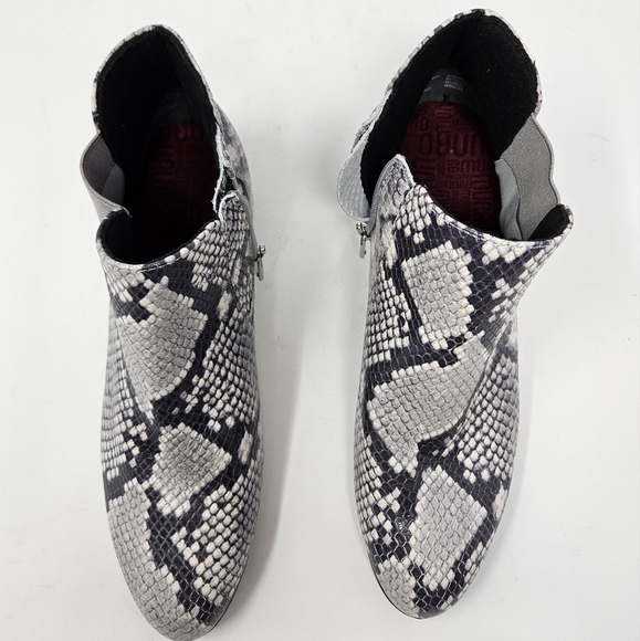 Munro Womens Cate Ankle Chelsea Boots Sz 8.5M Snake Embossed Leather Black-Gray - Picture 10 of 11